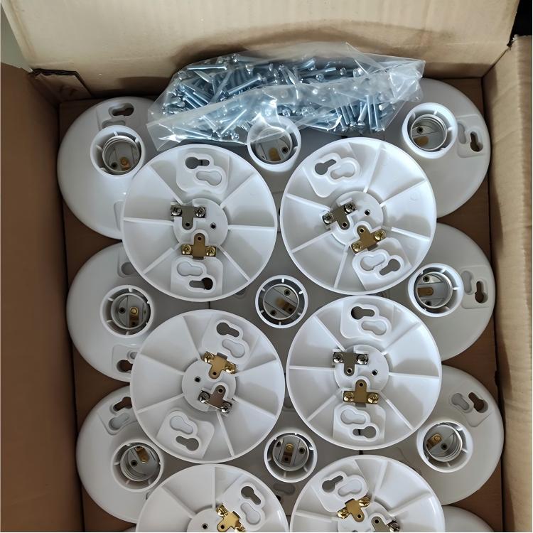 Specification table for E26 medium base lampholder